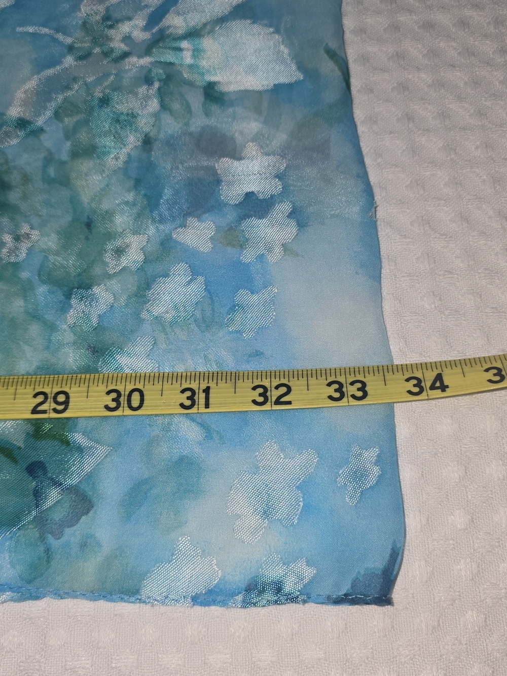 VINTAGE LIGHT BLUE SHEER FLORAL SCARF WRAP AIRY LIGHTWEIGHT 100% SILK CLASSY - Picture 8 of 8